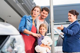 车经销商建议家庭购买汽车