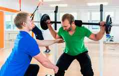 运动员举重健身房工作室培训合作伙伴