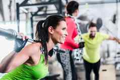 女人功能培训提升权重健身房