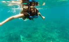 女人潜水浮潜海洋