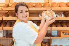 女售货员面包店商店展示面包