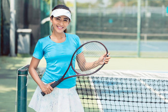 肖像美丽的有竞争力的亚洲网球球员