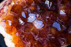 黄水晶自然石英半宝石晶洞晶体地质矿物孤立的