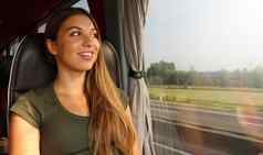 火车公共汽车旅行美丽的微笑女人窗口旅行公共运输