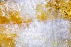 宏拍摄自然岩石标本生水晶黄水晶黄色的石英宝石巴西闪闪发光的黄金背景