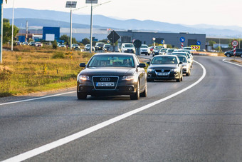 旅行汽<strong>车</strong>运动沥青路前面视图汽<strong>车</strong>行街布加勒斯特罗马尼亚