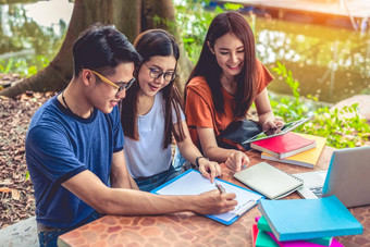 集团亚洲大学学生阅读书辅导特殊的类考试表格在户外幸福教育学习概念回来学校概念青少年人主题