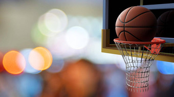 篮球希望美丽的散景色彩斑斓的体育场光背景体育运动有竞争力的游戏概念插图