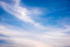 蓝色的天空云自然多云的假期概念旅行概念