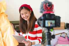 美亚洲视频博客博主面试专业数码单反相机数字相机电影视频生活平板电脑女人训练交易审查服装产品业务演讲培训类
