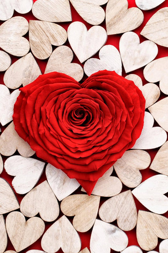 红色的玫瑰心形状的情人节婚礼背景