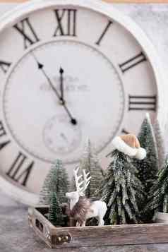 圣诞节时钟冬天装饰快乐一年概念
