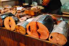 出售新鲜的鱼抓块鱼传统的城市市场资本岛毛里求斯港口路易