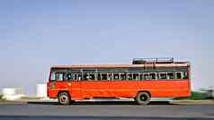 背景模糊锅图像有空调的红色的城际公共汽车马哈拉施特拉邦超速行驶街