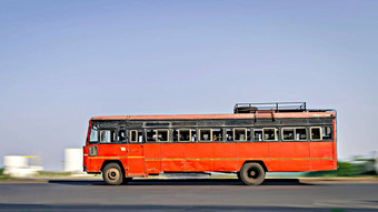 背景模糊锅图像有空调的红色的<strong>城际</strong>公共汽车马哈拉施特拉邦超速行驶街
