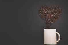 咖啡爱概念咖啡杯子咖啡豆子安排心形状