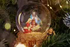 场景出生耶稣基督玻璃球圣诞节树