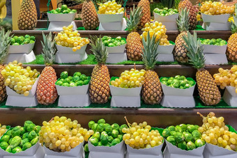 新鲜的葡萄菠萝布鲁塞尔豆芽杂货店商店超市