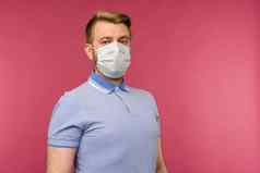 保护会传染的疾病冠状病毒男人。穿卫生面具防止感染机载呼吸疾病流感法律顾问