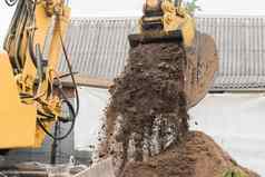 桶挖掘机倒地面堆背景农村工业区推土机工作建设网站