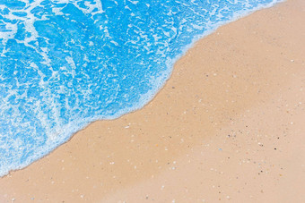 蓝色的海边水光黄色的海滩沙子海岸线海滨背景