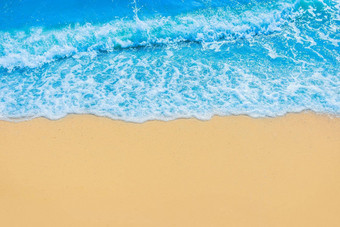 蓝色的海边水光黄色的海滩沙子海岸线海滨背景