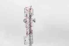 高层移动互联网塔空气通信行业背景灰色的天空