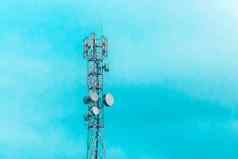 移动techology电信网络塔背景蓝色的天空
