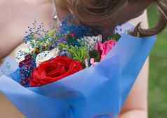 婚礼花束花玫瑰蓝色的装饰纸特写镜头