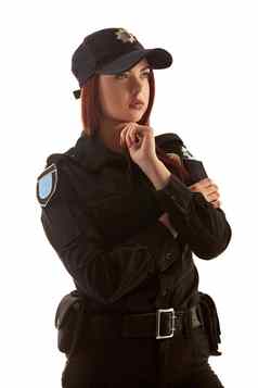 红发的女警察官摆姿势相机孤立的白色背景