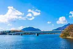美丽的景观湖河口湖宝桥日本