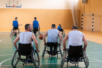 禁用战争退伍<strong>军人</strong>混合比赛反对篮球团队轮椅拍摄行动玩重要的匹配现代大厅