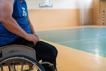 残疾篮球球员准备<strong>匹配</strong>坐着轮椅准备工作专业篮球<strong>匹配</strong>概念残疾体育运动