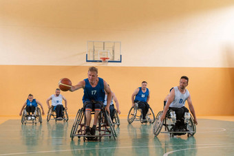 禁用战争退伍军人混合比赛反对篮球团队轮椅拍摄行动玩重要的匹配现代大厅