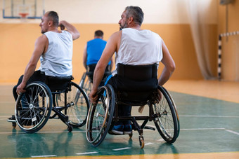 残疾战争退伍<strong>军人</strong>轮椅专业设备玩篮球匹配大厅概念体育残疾的人
