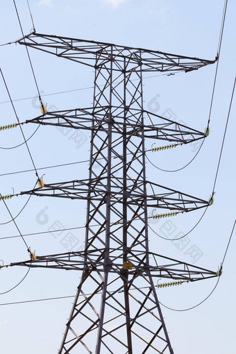 高电压开销电网格权力桥塔