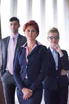 多样化的业务人集团红发女人前面