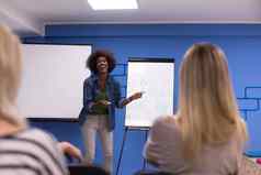 黑色的女人演讲者研讨会企业业务会议概念