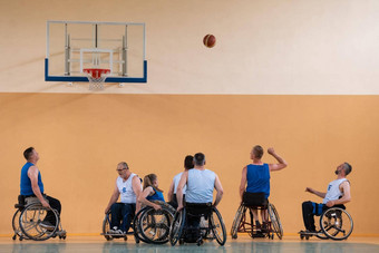 禁用战争退伍<strong>军人</strong>混合比赛反对篮球团队轮椅拍摄行动玩重要的匹配现代大厅