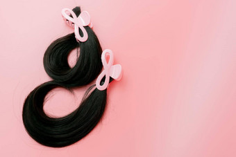 头发捐赠乳房癌症人捐赠头发假发乳房癌症白血病病人捐赠癌症慈善机构长人类头发头发剪辑爪捐赠粉红色的背景