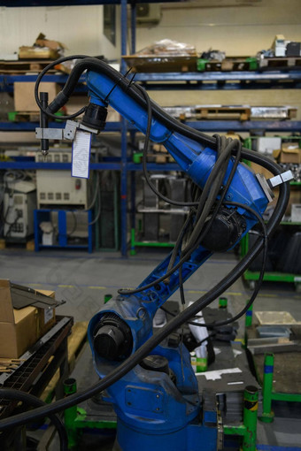 自动焊接机器人机械手臂工作现代汽车部分工厂