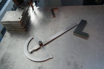 专业工具测量<strong>策划</strong>块金属加工过的数控机