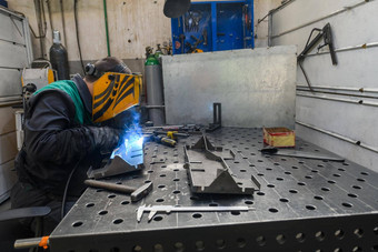 专业焊机执行工作金属部分工厂火花电行业工人横幅