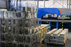阶段金属铝处理加工过的产品数控机器堆放托盘大现代工厂