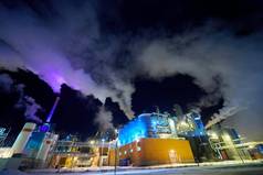 工厂晚上空气污染工业烟