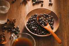 黑色的咖啡杯背景咖啡豆子作文配件