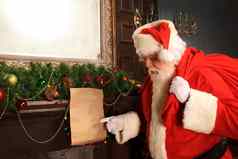 圣诞老人老人带来了礼物圣诞节休息壁炉首页装饰