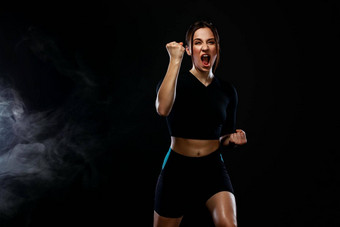 短跑运动员跑步者女孩运行概念女人运行黑色的背景概念健康的生活方式体育运动女人运动服装