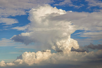 美丽的蓝色的<strong>天空</strong>云<strong>背景天空</strong>云<strong>天空</strong>云天气自然云蓝色的鼓舞人心的概念