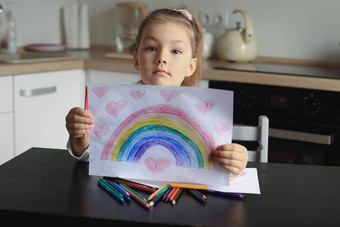 女孩绘画彩虹首页象征国家健康服务国民健康保险制度医生工作保持首页社会媒体运动